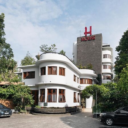 Hotel House Sangkuriang Bandung Exterior foto
