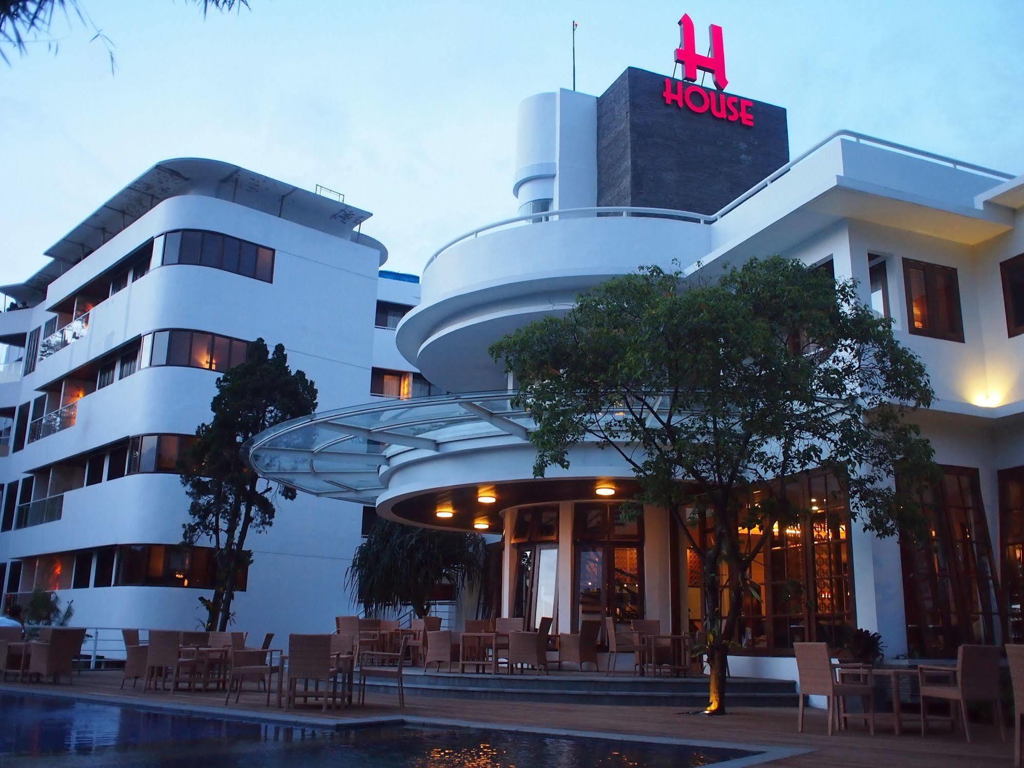 Hotel House Sangkuriang Bandung Exterior foto