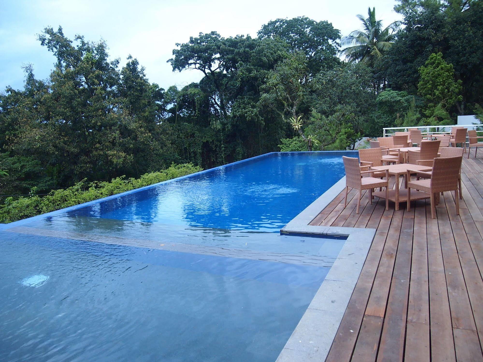 Hotel House Sangkuriang Bandung Exterior foto